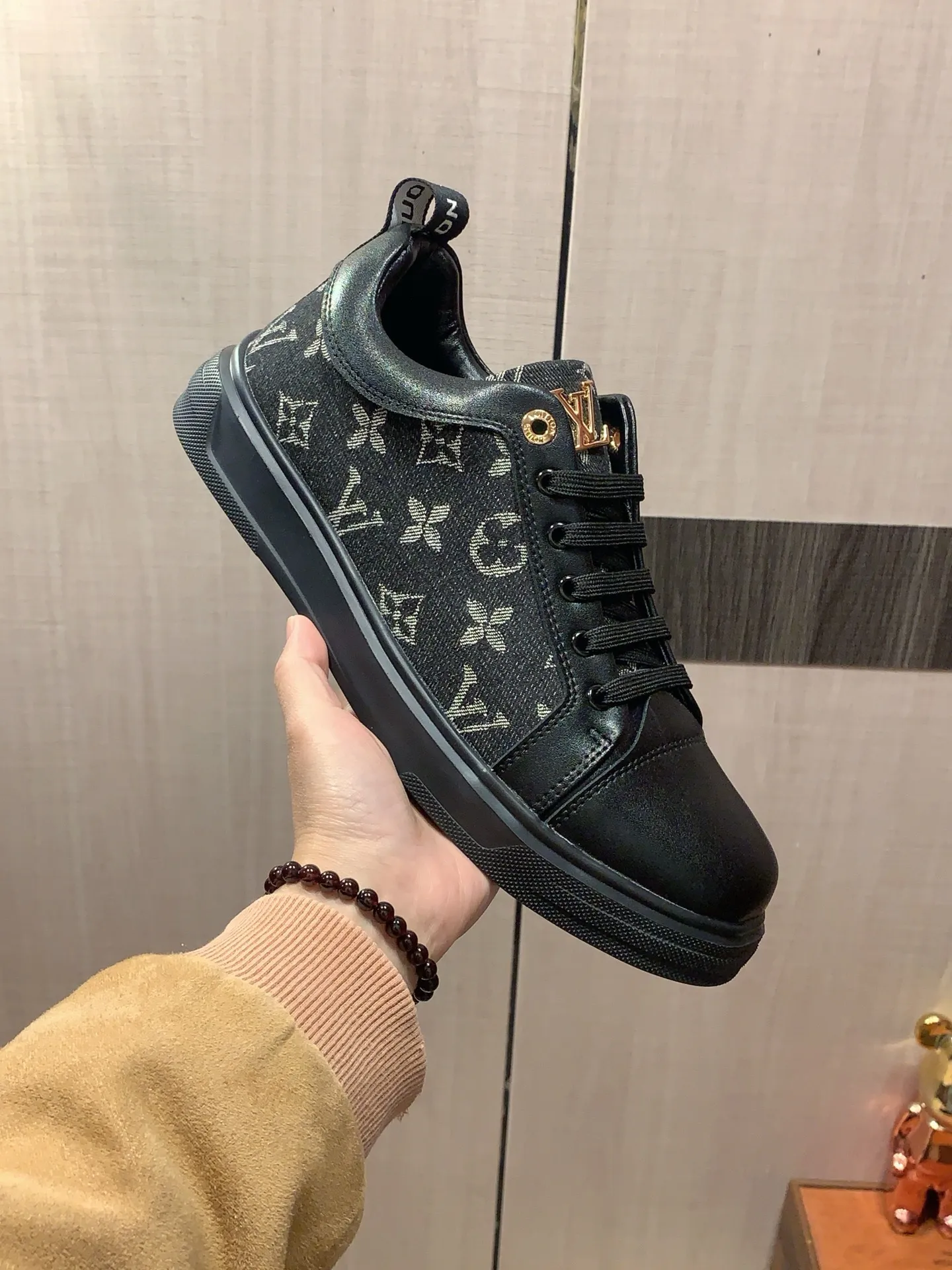 Men's Men's Shoes 💰420💰💰🎩🎩[Lightning][Lightning] "Lv*" The latest and most popular casual shoes, top brands [Seduce] Luxury ~ Purchasing Agency, Top ~ Quality. [Strong] The upper is made of imported breathable cowhide with material ➕ breathable sheepskin feet (•) and fine workmanship. The original stylish and stylish soft rubber wear-resistant and non-slip outsole is light and comfortable on the feet. The real thing looks better when photographed in person. 111: code: 38-44, 3️⃣ colors selected
